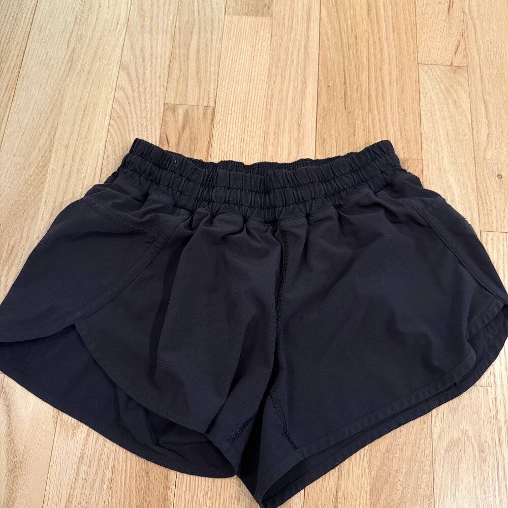 Black women's lulu running shorts